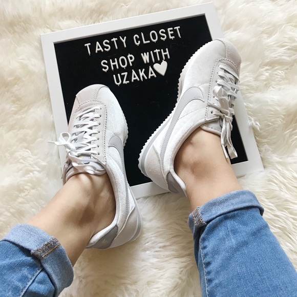 Nike Shoes - Nike classic velvet cortez se sneakers
